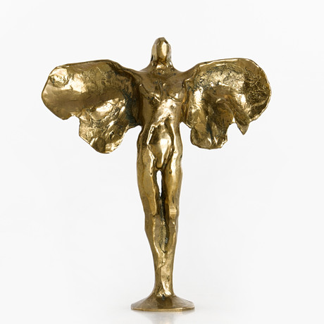 BO ÅKE ADAMSSON (SVERIGE, FÖDD 1941). Bevingad gestalt, skulptur i patinerad mässing. på auktion hos Crafoord Auktioner Stockholm
