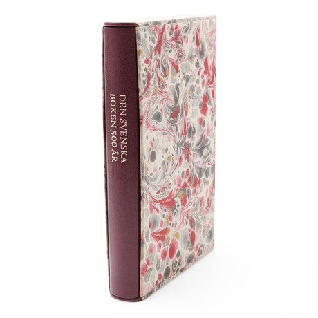 BIBLIOFILI. DEN SVENSKA BOKEN 500 ÅR BUNDEN I LEVANTGETSKINN. NR. 230 AV 333 EXEMPLAR. på auktion hos Crafoord Auktioner Lund