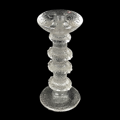 TIMO SARPANEVA. Ljusstake, "Festivo", glas, Iittala, Finland, monogramsignerad TS. på auktion hos Roslagens Auktionsverk