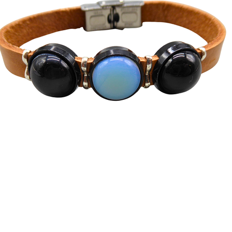 LÄDERARMBAND BESATT MED NATURLIGA ÄDELSTENAR.