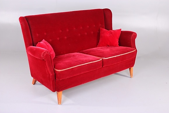 SOFFA, röd. Möbler - Soffor & Sittgrupper - Auctionet