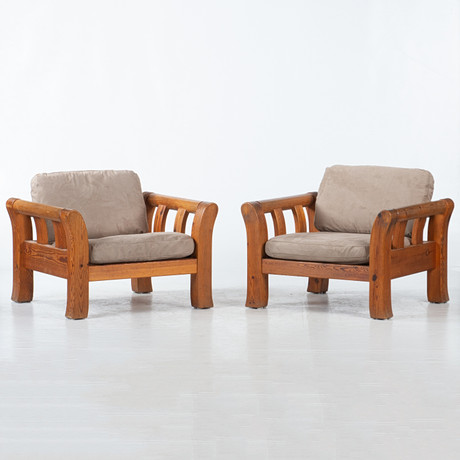 FÅTÖLJER, ett par, furu, J.M. Birking & Co, Danmark, 1970-tal. på auktion hos Laholms Auktionskammare