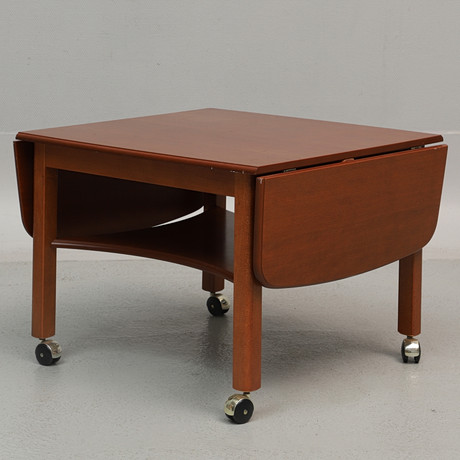 TISCH MIT KLAPPE, 18/1900. Möbel - Tische