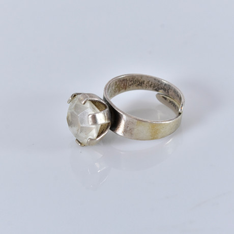 RING, med sten, silver, Hedbergs Dalsjöfors. på auktion hos Halmstads Auktionskammare