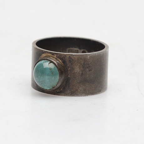 BENGT LILJEDAHL. Ring, Silver, med cabochonslipad sten, 1964. på auktion hos Gomér & Andersson Norrköping