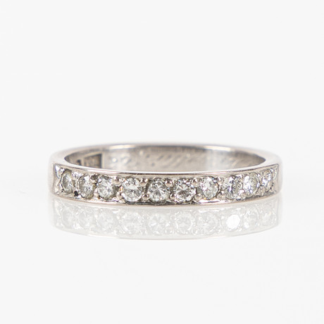 RING, 18K vitguld med briljantslipade diamanter, totalt ca 0.30 ct, AE Bohlins, Jönköping, 1965. på auktion hos Stockholms Auktionsverk Helsingborg