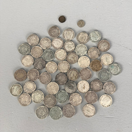 MYNT, 51 st, Sverige, Oscar II, Gustav V, Gustaf VI Adolf, silver/800, respektive silver/400. på auktion hos Skandia Auktion