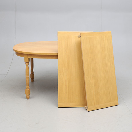 MATBORD, 1+ 2 delar, ekfanér, 2000-tal. på auktion hos Gomér & Andersson Norrköping