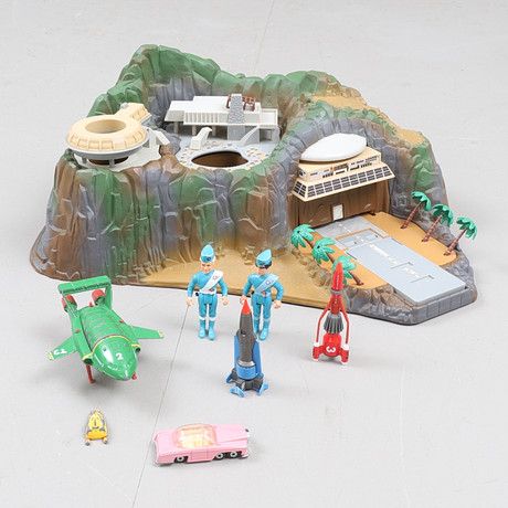 LEKSAKSSET, Thunderbirds Tracy, Island. på auktion hos RA Auktionsverket Norrköping