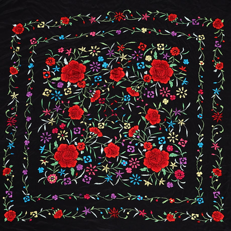 MANTON DE MANILA. Handbroderad, siden, Sevilla, Spanien.