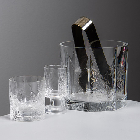 TIMO SARPANEVA. Servis för 4 personer, "Kalinka", Iittala (13 delar). på auktion hos Formstad Auktioner