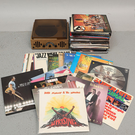 PARTI VINYLSKIVOR, 97 st, samt retro skivspelare, blandade artister och genrer, 1900-talets senare hälft.