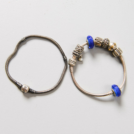 ARMBAND, 2 st, sterlingsilver, Pandora. på auktion hos Formstad Auktioner