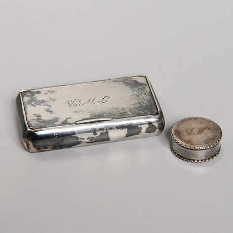 SNUSDOSOR, 2 st, silver, 1900-tal. på auktion hos Formstad Auktioner