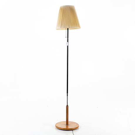 GOLVLAMPA, omkring 1900-talets mitt. på auktion hos Handelslagret Auktionsservice