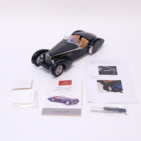 CMC. MODELLBIL. "BUGATTI TYPE 57 SC - CORSICA ROADSTER, 1938". SKALA 1:18.