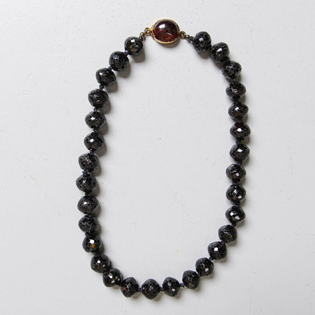 COLLIER, onyx.