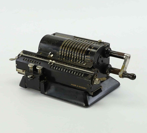RÄKNESNURRA, Original Odhner, Göteborg, 1920/30-tal. på auktion hos Hälsinglands Auktionsverk