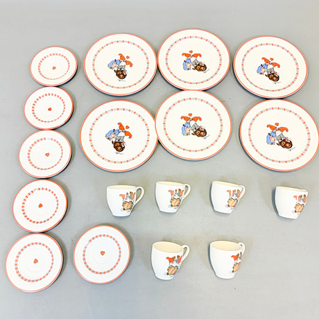 ROLF BERG. KAFFESERVIS, 18 delar, porslin, "Julmotiv". på auktion hos Auktionshuset STO Bohuslän