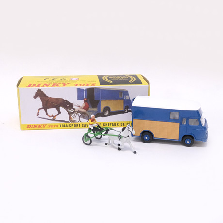 MODELLBILAR. DINKY TOYS M. FL. ÅTTA DELAR. på auktion hos Björnssons Auktionskammare