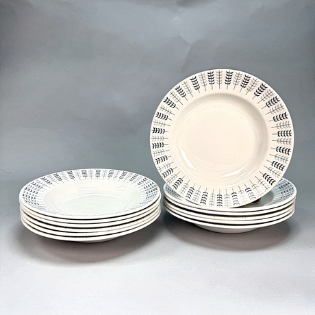 DJUPA TALLRIKAR RESO 12 st Gustavsbergs Porslinsfabrik, benporslin - Sweden design. på auktion hos TOKA Auktionshus