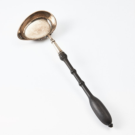 FREDRIK OCH WILHELM ZETHELIUS. Soppslev, silver med svärtat träskaft, Stockholm 1839. på auktion hos Stockholms Auktionsverk Magasin 5