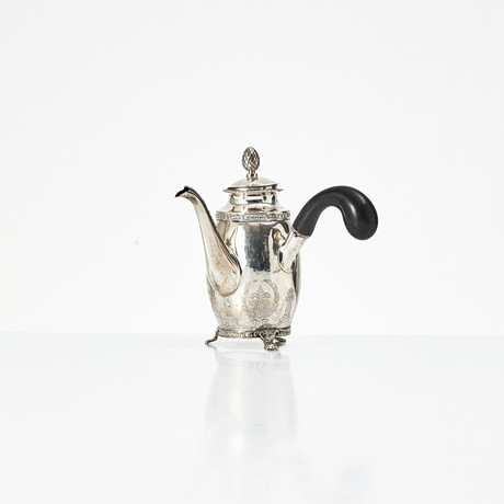 CARL PETTER LAMPA. Mockakanna, silver, Stockholm 1827. Svensk empire. på auktion hos Stockholms Auktionsverk Magasin 5