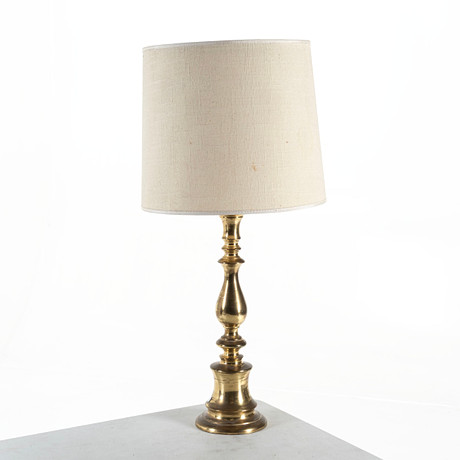 BORDSLAMPA, märkt NK 100-2, 1900-talets andra hälft. på auktion hos Handelslagret Auktionsservice