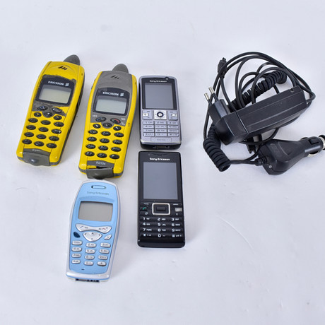 ÄLDRE MOBILTELEFONER, bl a Ericsson R310. på auktion hos Halmstads Auktionskammare