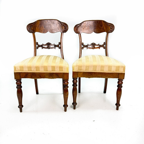 STOLAR - 2 st mahogny, karl-johan, 18/1900-tal. på auktion hos TOKA Auktionshus