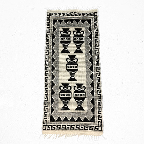 VÄGGBONAD - Motiv med antika urnor, 1900 talets mitt. på auktion hos TOKA Auktionshus