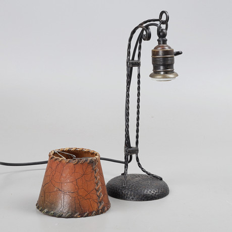 VÄGGLAMPA, "Zenith", kulhamrad smide, jugend, tidigt 1900-tal. på auktion hos Växjö Auktionskammare