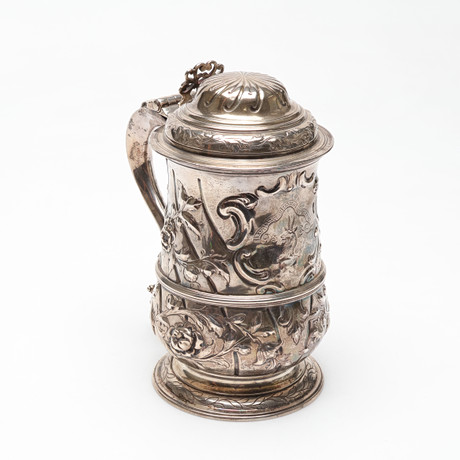 STOP, silver, John Delmester, London, 1773, vikt ca 923 gram. på auktion hos Gomér & Andersson Linköping