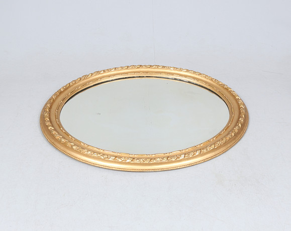 SPEGEL, oval modell, 1900 tal. på auktion hos Gomér & Andersson Linköping