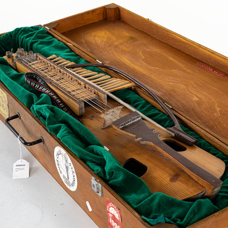 NYCKELHARPA, med stråke & case.