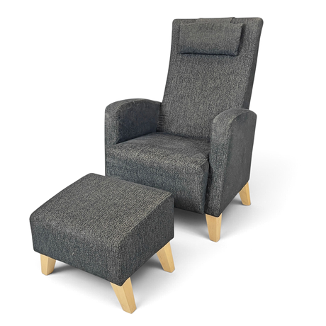 FÅTÖLJ MED FOTPALL. Henrik Armchair, 2015, Samtida. på auktion hos Roslagens Auktionsverk