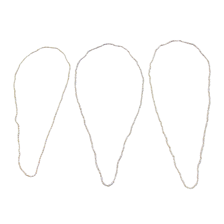 TRE PÄRLHALSBAND I SET.