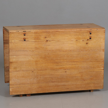 SLAGBORD, furu, 1800-tal. på auktion hos Örebro Stadsauktioner