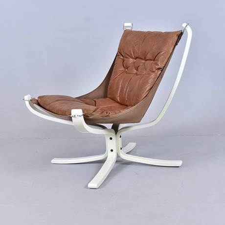 SIGURD RESELL. Fåtölj, "Falcon chair", Vatne Möbler, Norge, 1970-tal. på auktion hos Halmstads Auktionskammare