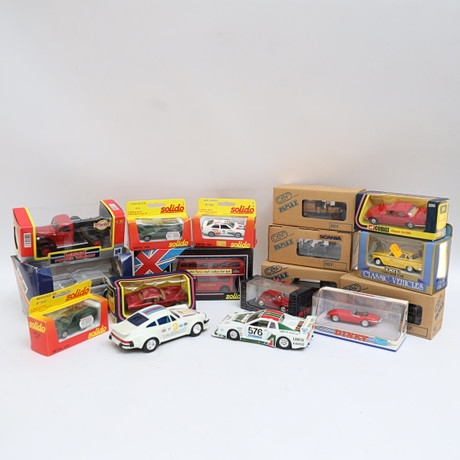 MODELLBILAR, Dinky, solido, corgi, Scania.