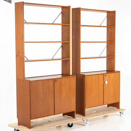 BOKHYLLOR, 1 par, teak, 1900 - talets andra hälft. på auktion hos Handelslagret Auktionsservice
