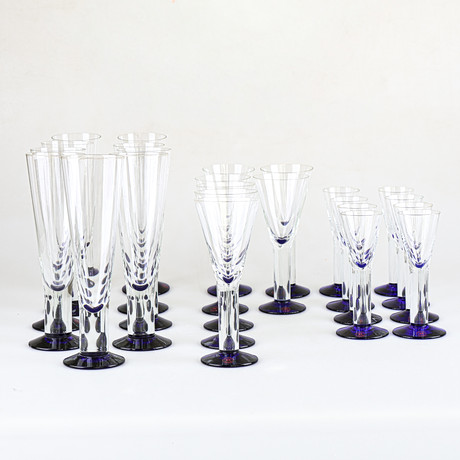 MARGARETA HENNIX. Glas, "Basic", Reijmyre 24 delar. på auktion hos Södermanlands Auktionsverk