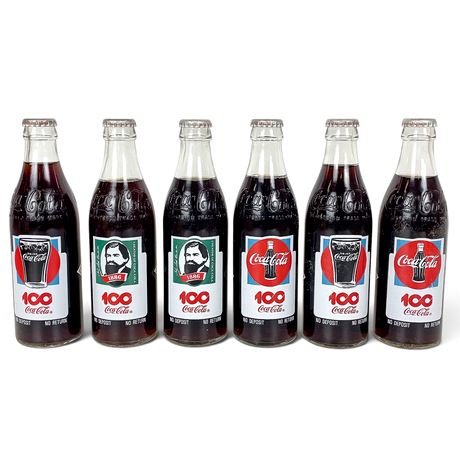 JUBILEUMSSFLASKOR, 6 st, 100 års jubileet, Coca Cola. på auktion hos Roslagens Auktionsverk