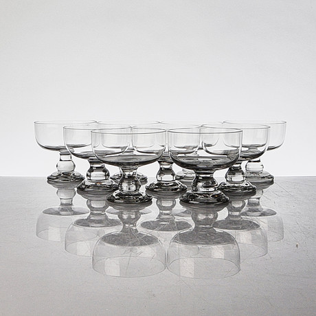 DESSERTSCHALEN/COUPEGLÄSER, 11 Stück, satiniertes Glas, grüner Fuß, wahrscheinlich Johansfors. Glasobjekte - Service