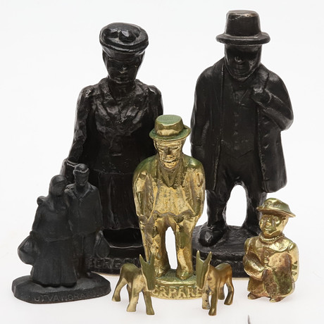 FIGURINER, 7 st. mässing och gjutjärn. Bl.a. Lasse Gjutare. på auktion hos Örebro Stadsauktioner