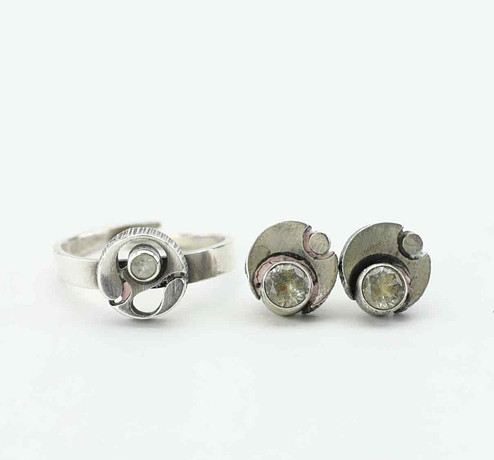 KARL LAINE. RING och ÖRHÄNGEN, sterlingsilver och bergskristall, Sten & Laine, Finland, 1970-tal.