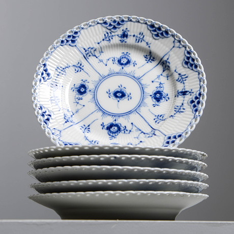 MUSSELMALET, 6 assietter, nr 1087, helblond, Royal Copenhagen, Danmark. på auktion hos Formstad Auktioner