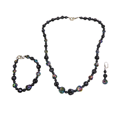 SMYCKEKONVOLUT I 3 DELAR, HALSBAND, ARMBAND OCH ETT ÖRHÄNGE.