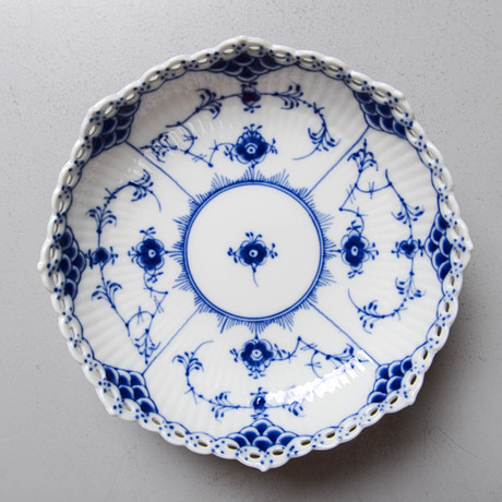 MUSSELMALET, skål, nr 1023, helblond, Royal Copenhagen, Danmark. på auktion hos Formstad Auktioner