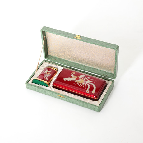 CIGARETTSET I ORIGINALASK, tändare och låda, 1950-tal. på auktion hos Auktionsverket Engelholm